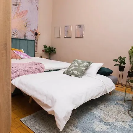 Bathory Downtown Homey Apartment *